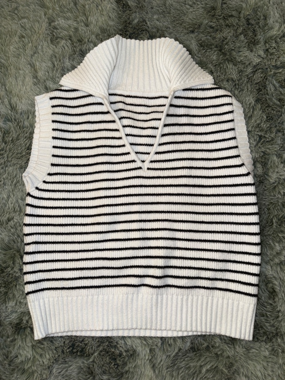 Sleeveless Striped V-Neck Knit Sweater Vest - White/Black